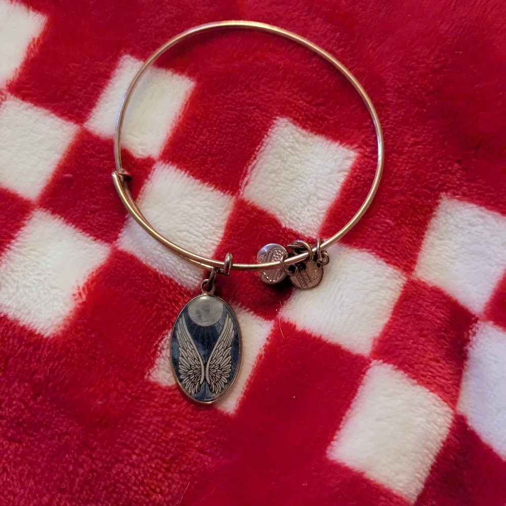 Elegant Rose Gold Wing Charm Bracelet